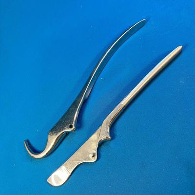 STAINLESS MEDICAL CUTTING INSTRUMENT BREAKS INTO TWO PARTS