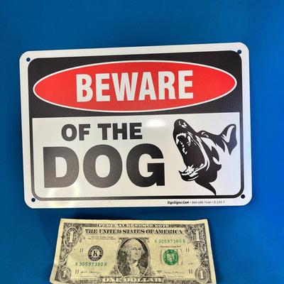 METAL â€œBEWARE OF THE DOGâ€ SIGN LIKE NEW 