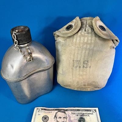AUTHENTIC WWII 1943 U.S. ARMY CANTEEN WITH CANVAS COVER 