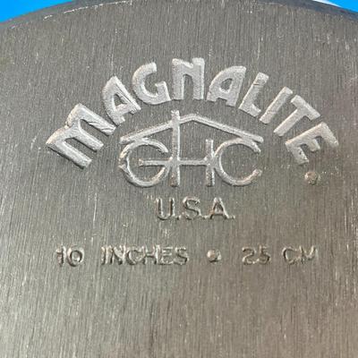 MAGNALITE 10â€ CAST ALUMINUM SKILLET