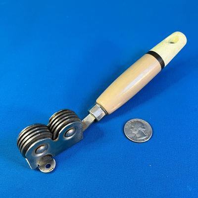 VINTAGE HAND HELD KNIFE SHARPENER
