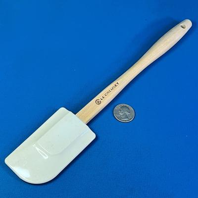 LE CREUSET WOOD HANDLED RUBBER SPATULA LIKE NEW