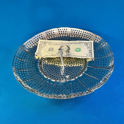 STAINLESS VEGETABLE STEAMER OPENS UP TO 9â€ DIAMETER