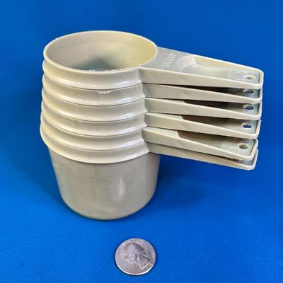 AUTHENTIC VINTAGE TUPPERWARE MEASURING CUP 6-PIECE SET 