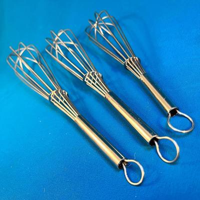 SET OF 3 GRADUATING SIZE KITCHEN WHISKS WITH SOLID HANDLES