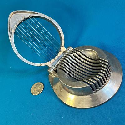 VINTAGE ALUMINUM EGG SLICER