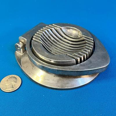 VINTAGE ALUMINUM EGG SLICER
