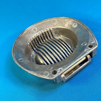 VINTAGE ALUMINUM EGG SLICER