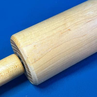 LIKE NEW WOOD ROLLING PIN HARDWOOD MAPLE