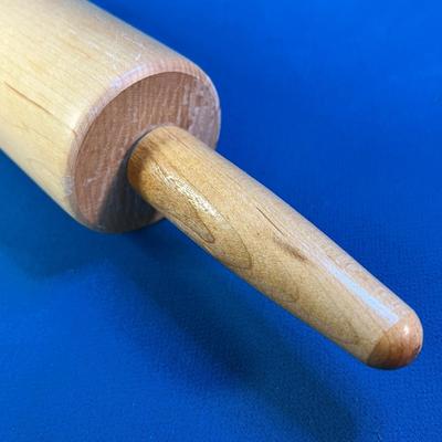 LIKE NEW WOOD ROLLING PIN HARDWOOD MAPLE