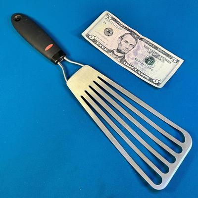 OXO SLOTTED CURVED SPATULA