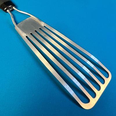 OXO SLOTTED CURVED SPATULA