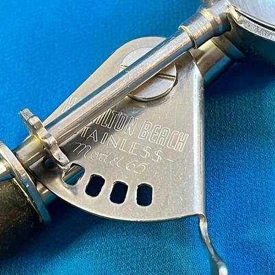 HAMILTON BEACH MECHANICAL ICE CREAM SCOOP