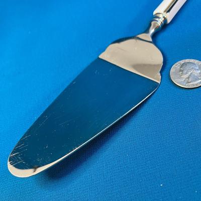 ELEGANT NORITAKE PIE SERVER WITH GOLD PAINTED ACCENT CERAMIC HANDLE