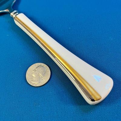 ELEGANT NORITAKE PIE SERVER WITH GOLD PAINTED ACCENT CERAMIC HANDLE