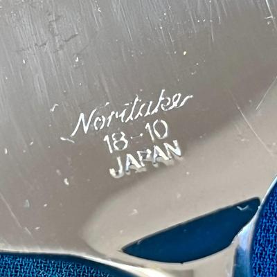 ELEGANT NORITAKE PIE SERVER WITH GOLD PAINTED ACCENT CERAMIC HANDLE