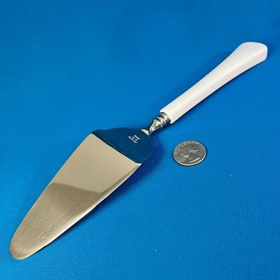 ELEGANT NORITAKE PIE SERVER WITH GOLD PAINTED ACCENT CERAMIC HANDLE