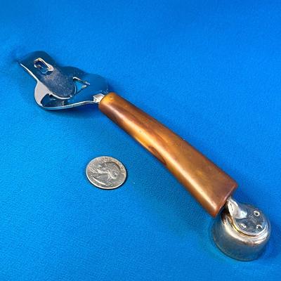 VINTAGE MARBLED BAKELITE HANDLED BOTTLE, CAN OPENER WITH JIGGER CUP