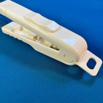 LOCKING WIRE WHISK SPATULA TONGS- HANDY!