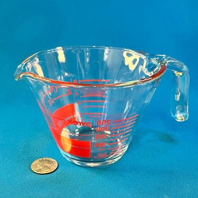 GLASS PYREX 1 CUP MEASURING CUP WITH POURING SPOUT AND METRIC MEASUREMENTS