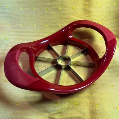 RED KITCHEN FARBERWARE APPLE CUTTER CORER TOOL
