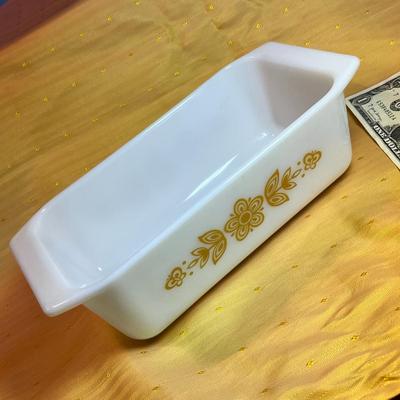 VINTAGE PYREX MILK GLASS HARVEST GOLD BUTTERFLY FLOWER PATTERN BREAD PAN