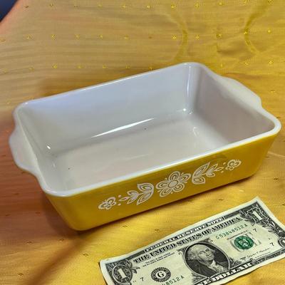 SMALL VTG. PYREX HARVEST GOLD BUTTERFLY FLOWER PATTERN SMALL CASSEROLE PAN