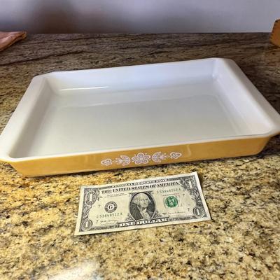 VINTAGE PYREX HARVEST GOLD BUTTERFLY FLOWER PATTERN 13â€ X 9â€ CAKE PAN