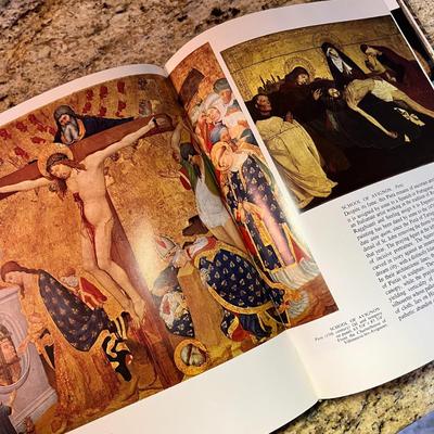 GREAT MUSEUMS OF THE WORLD â€œLOUVRE PARISâ€ BOOK BY NEWSWEEK