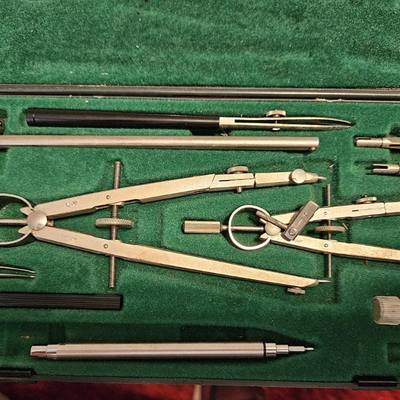 DRAFTING SET