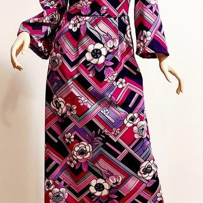 Vtg  1970s Maxi flower power Dress Bat sleeves