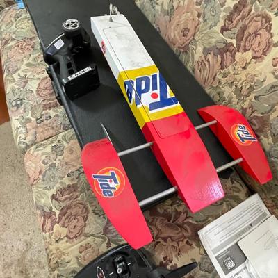 Tide Racing Boat Model w Remote