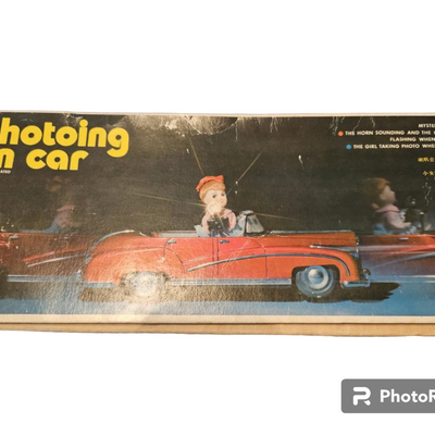 VINTAGE PHOTOING ON CAR