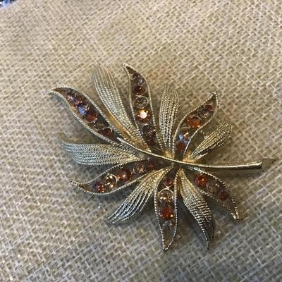VINTAGE RHINESTONE BROOCH GOLD TONE WITH AMBER STONES