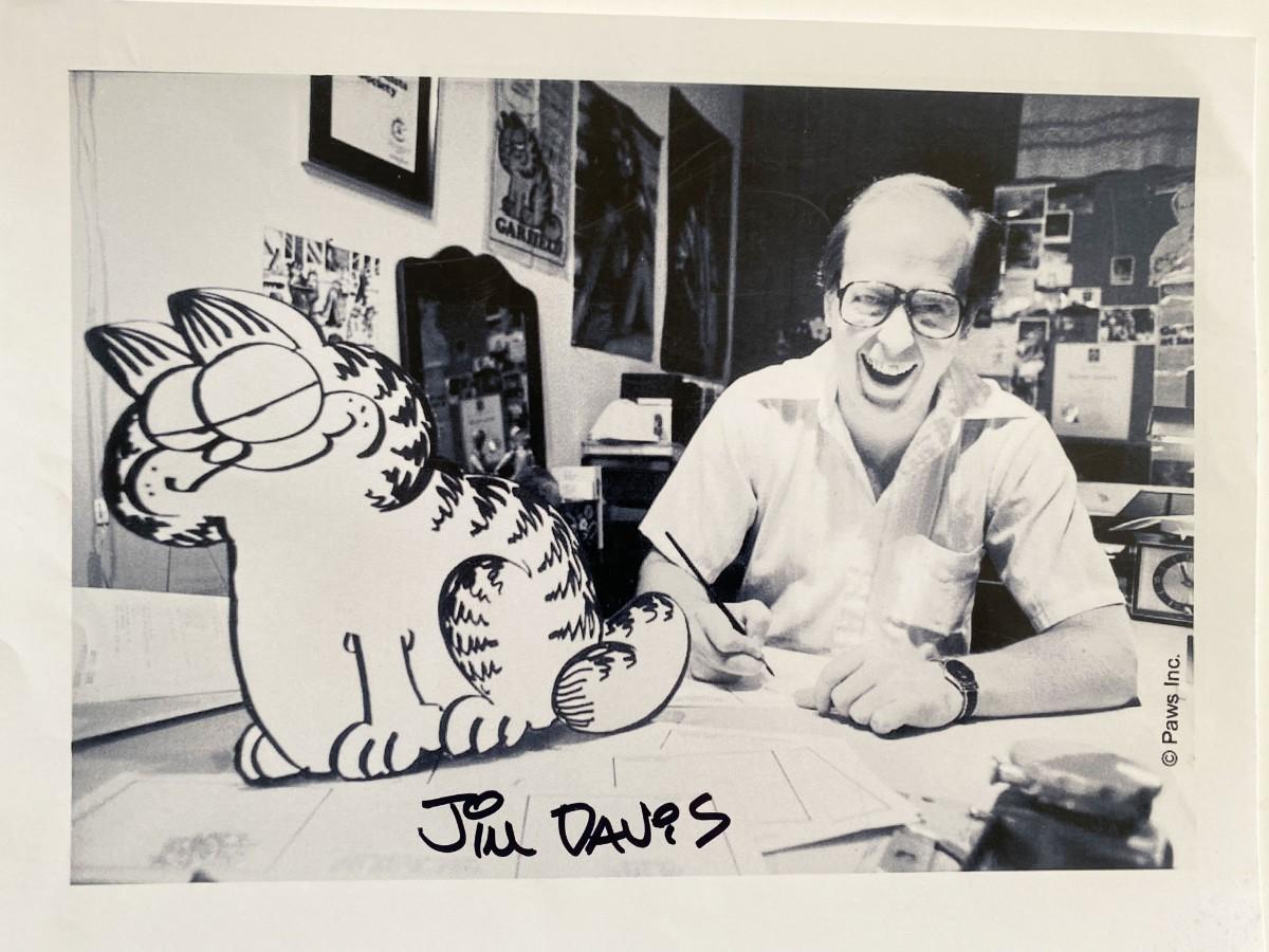 Garfield artist Jim Davis signed photo. | EstateSales.org