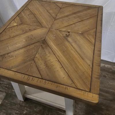 Stownbranner End Tables by Ashley (Set of 2)