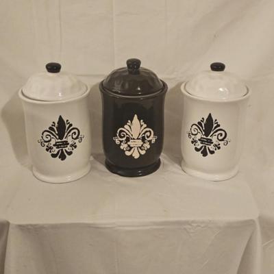 Tara Reed  9.5 in. Black & White Fleur Di Lis (3 Piece Set)