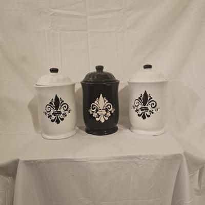 Tara Reed  9.5 in. Black & White Fleur Di Lis (3 Piece Set)