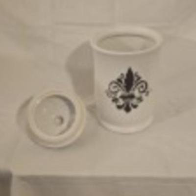 Tara Reed  9.5 in. Black & White Fleur Di Lis (3 Piece Set)