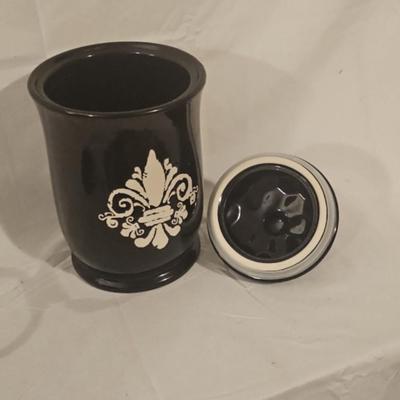 Tara Reed  9.5 in. Black & White Fleur Di Lis (3 Piece Set)