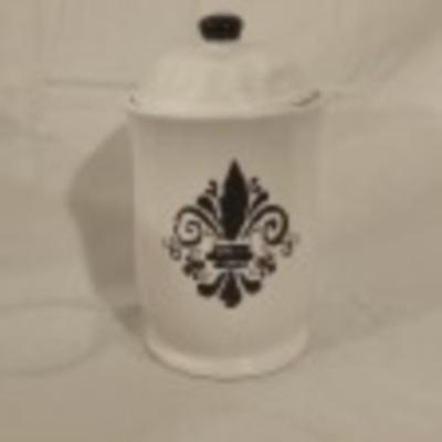 Tara Reed  9.5 in. Black & White Fleur Di Lis (3 Piece Set)
