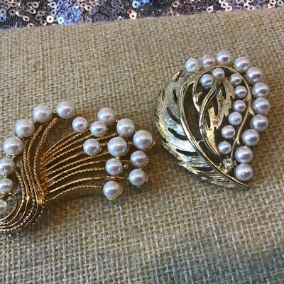 Lot Of Brooches. Great Condition