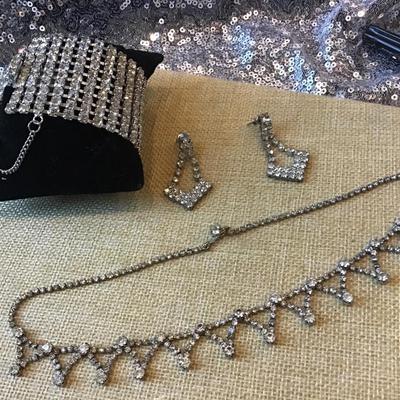 Rhinestone Set. Complete. Great Condition. Missing no Stones