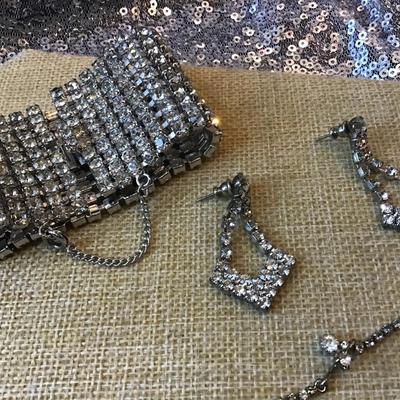 Rhinestone Set. Complete. Great Condition. Missing no Stones