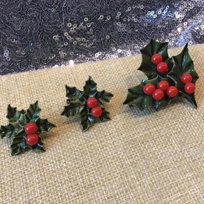 HOLLLY LEAVES GREEN W RED BERRIES VINTAGE BROOCH CHRISTMAS PLASTIC/Resin Type