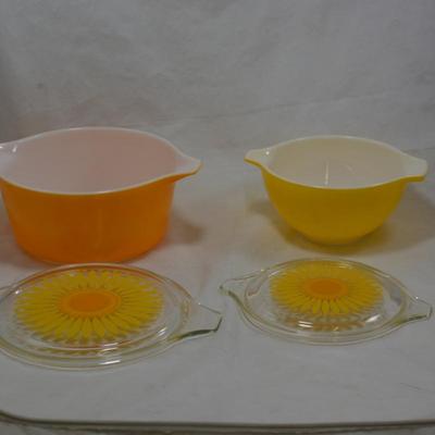 Set of 2 Vintage Sunflower Pyrex w/ Lids