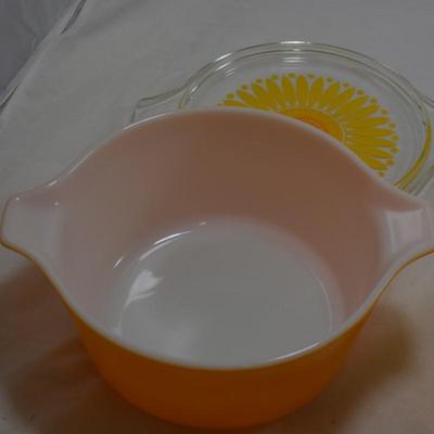 Set of 2 Vintage Sunflower Pyrex w/ Lids
