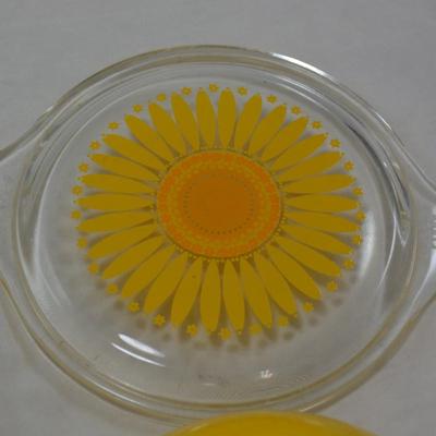 Set of 2 Vintage Sunflower Pyrex w/ Lids