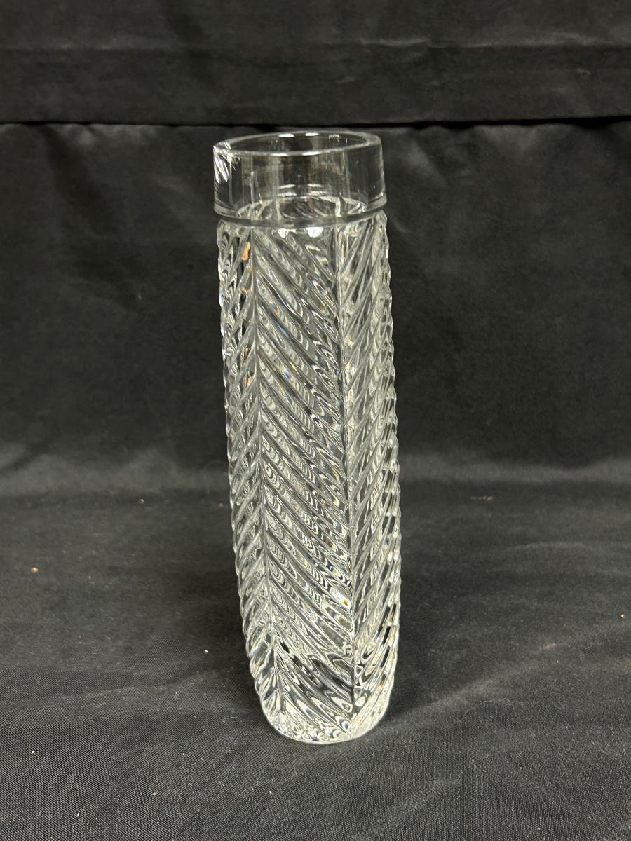 Ralph Lauren Herringbone Ribbed Crystal Glass Bud Vase | EstateSales.org