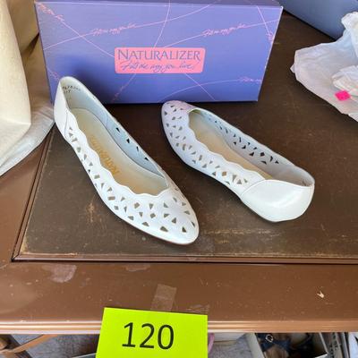 Naturalizer Peppy White shoes NIB